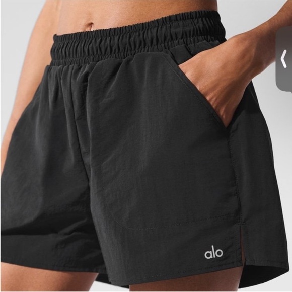 Alo yoga women’s alumni shorts LARGE - Picture 1 of 6